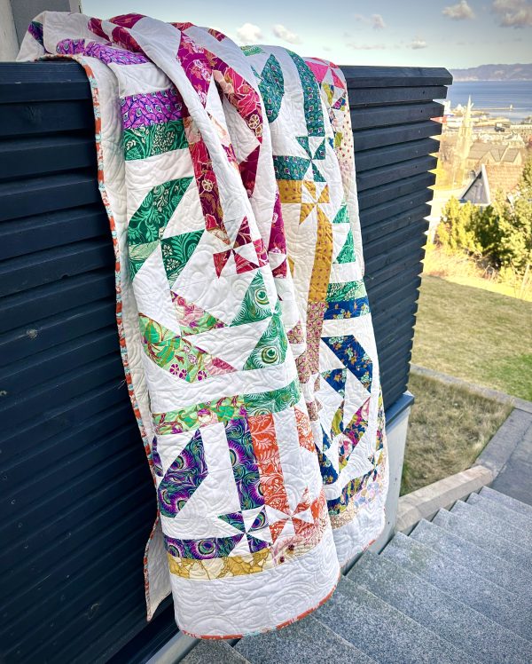 Disappearing Pinwheels Quilt - Image 5