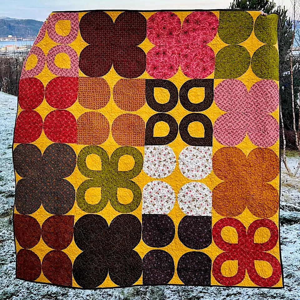 Lemon Blossom Quilt i hagen