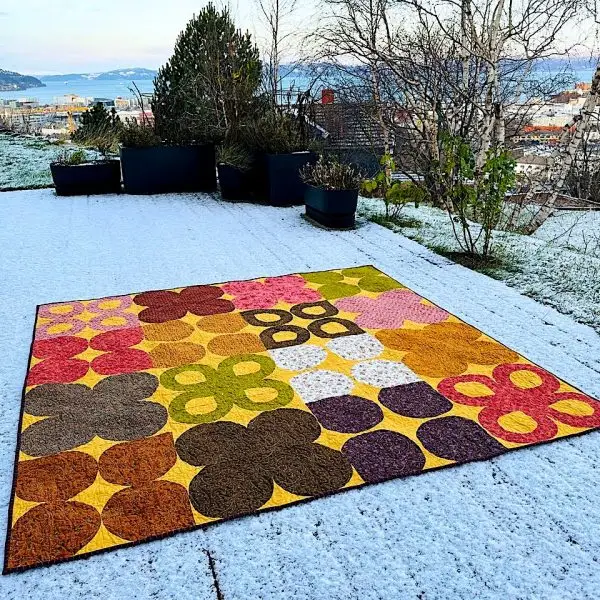 Lemon Blossom Quilt i hagen