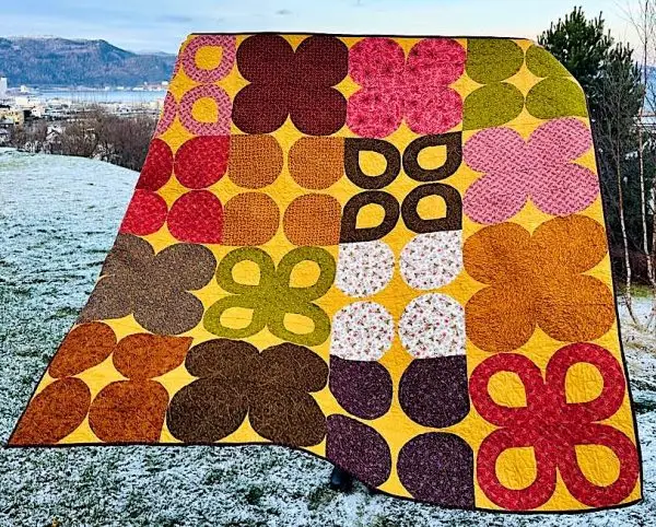Lemon Blossom Quilt i hagen