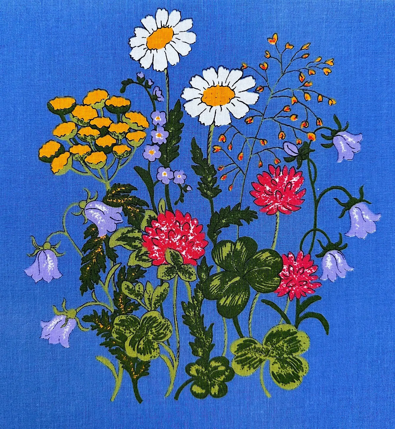 Stoff med blomster