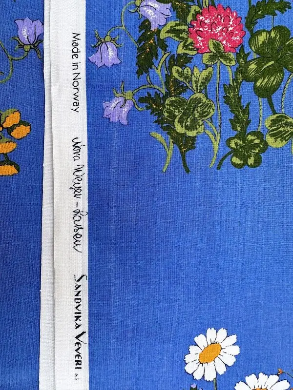 Stoff med blomster